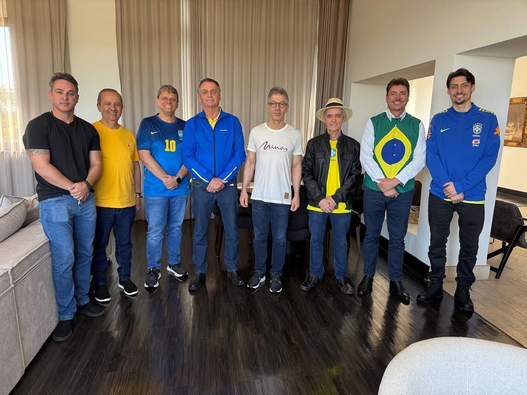 Aliiados de Bolsonaro reunidos antes da manifestação. Foto: Reprodução / Instagram @tarciiogdf
