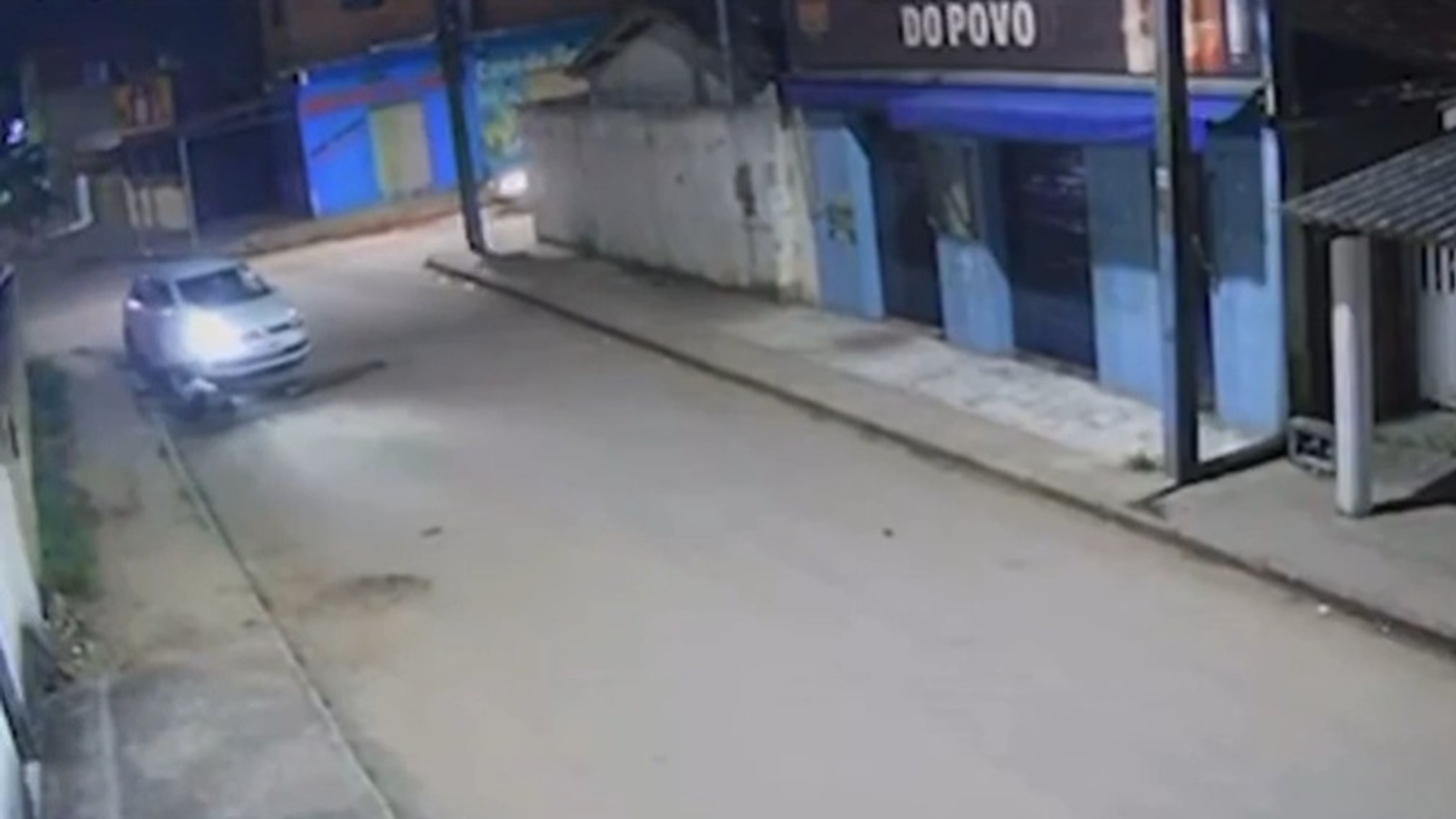 Mulher é atropelada enquanto caminhava próximo ao meio-fio. Foto: Reprodução| Redes Sociais