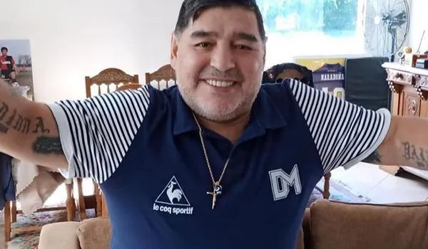 Maradona tem alta de hospital; craque realizou uma cirurgia para drenagem de uma hemorragia no cérebro