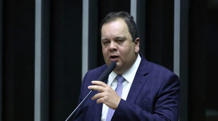 Elmar sinaliza desistência da candidatura à presidência da Câmara
