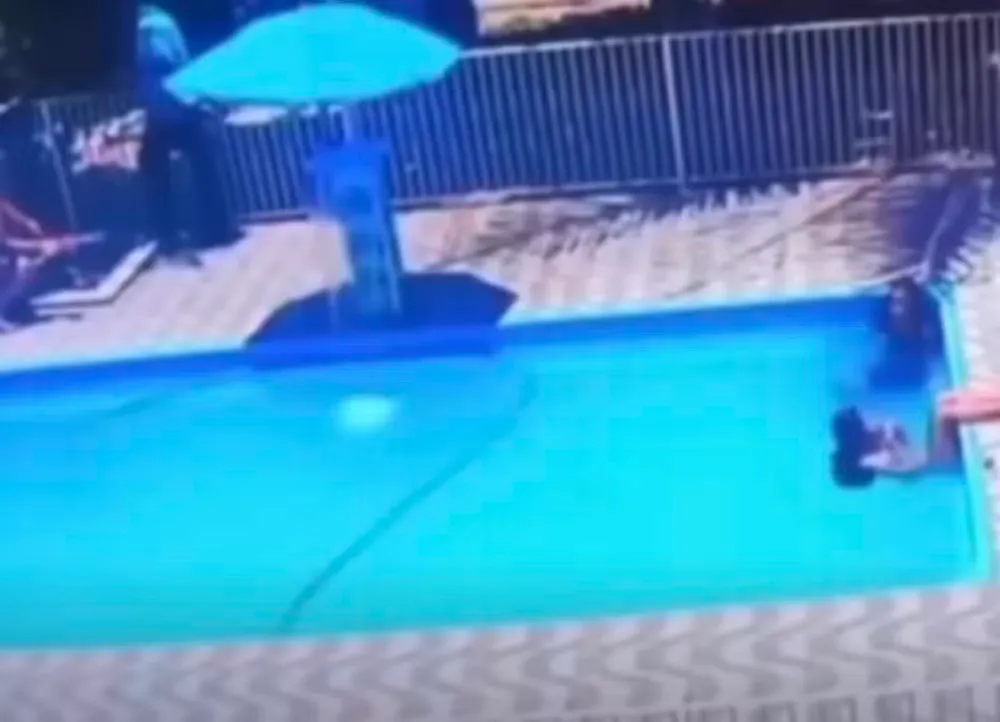 Adolescente de 15 anos é apreendida após ver criança se afogar em piscina