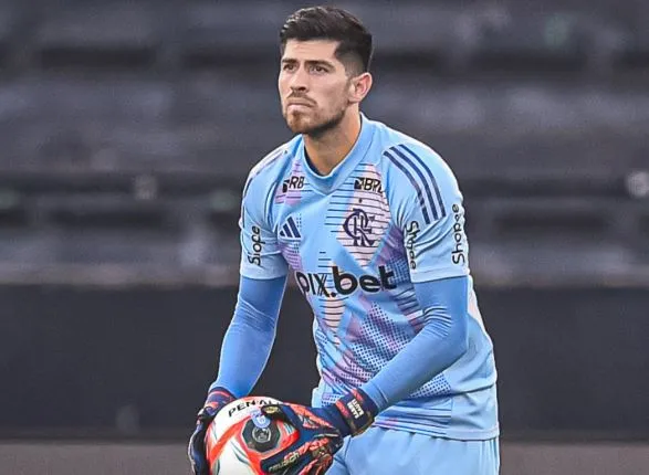Agustín Rossi, goleiro do Flamengo, teve o carro alvejado. Foto: Paula Reis/Flamengo