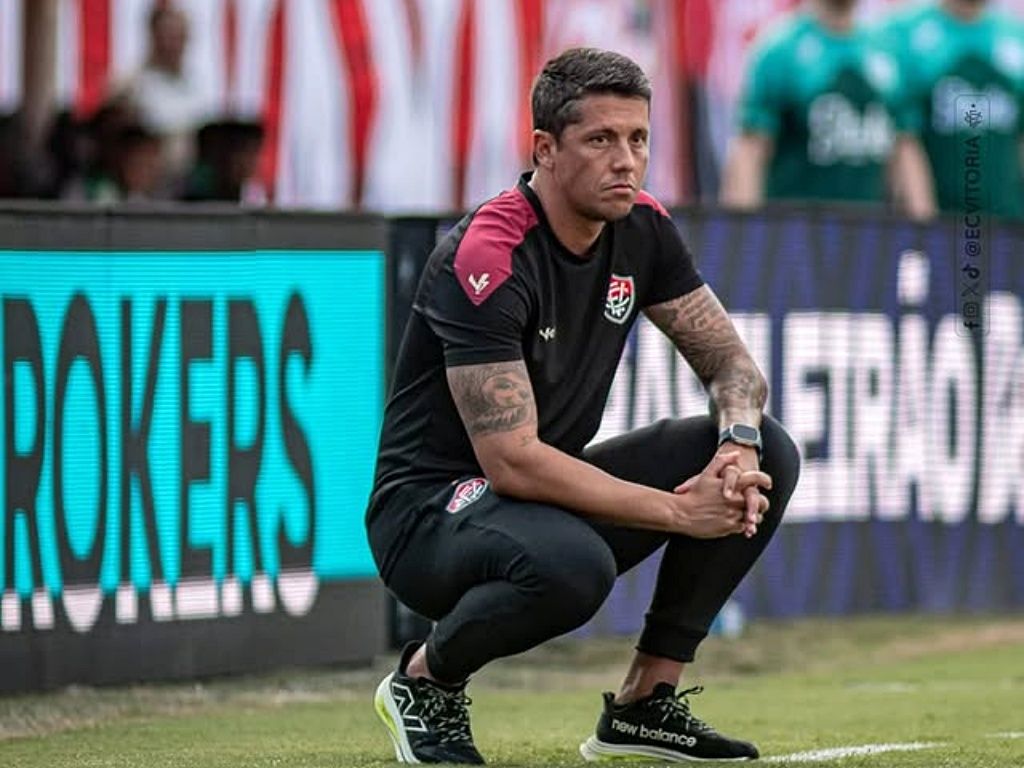 Thiago Carpini comandou o Vitória em 75 jogos , com 28 jogos ganhos, 22 empates e 25 derrotas. Foto: Victor Ferreira/EC Vitória