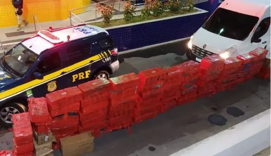 Com ajuda de cão farejador, polícia apreende quase 1,5 tonelada de maconha em Vitória da Conquista