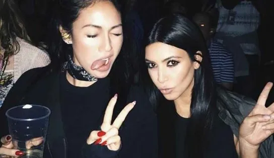 Presentinho generoso! Kim Kardashian presenteia amiga com bolsa de R$ 130 mil; "generosidade incomparável" 