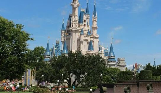 Passo atrás: uso de máscara volta a ser obrigatório em todos os Parques da Disney, nos Estados Unidos