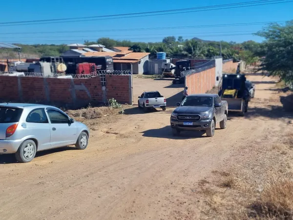 A retroescavadeira foi localizada em Guanambi, no sudoeste baiano. Foto: Ascom/PCBA