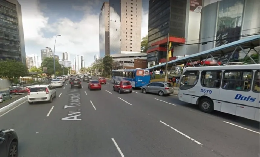 Acidentes com motos deixam três pessoas feridas no CAB e Avenida Tancredo Neves