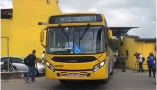 Após atrasar saída das garagens, rodoviários voltam a circular com ônibus em Salvador; veja vídeo 