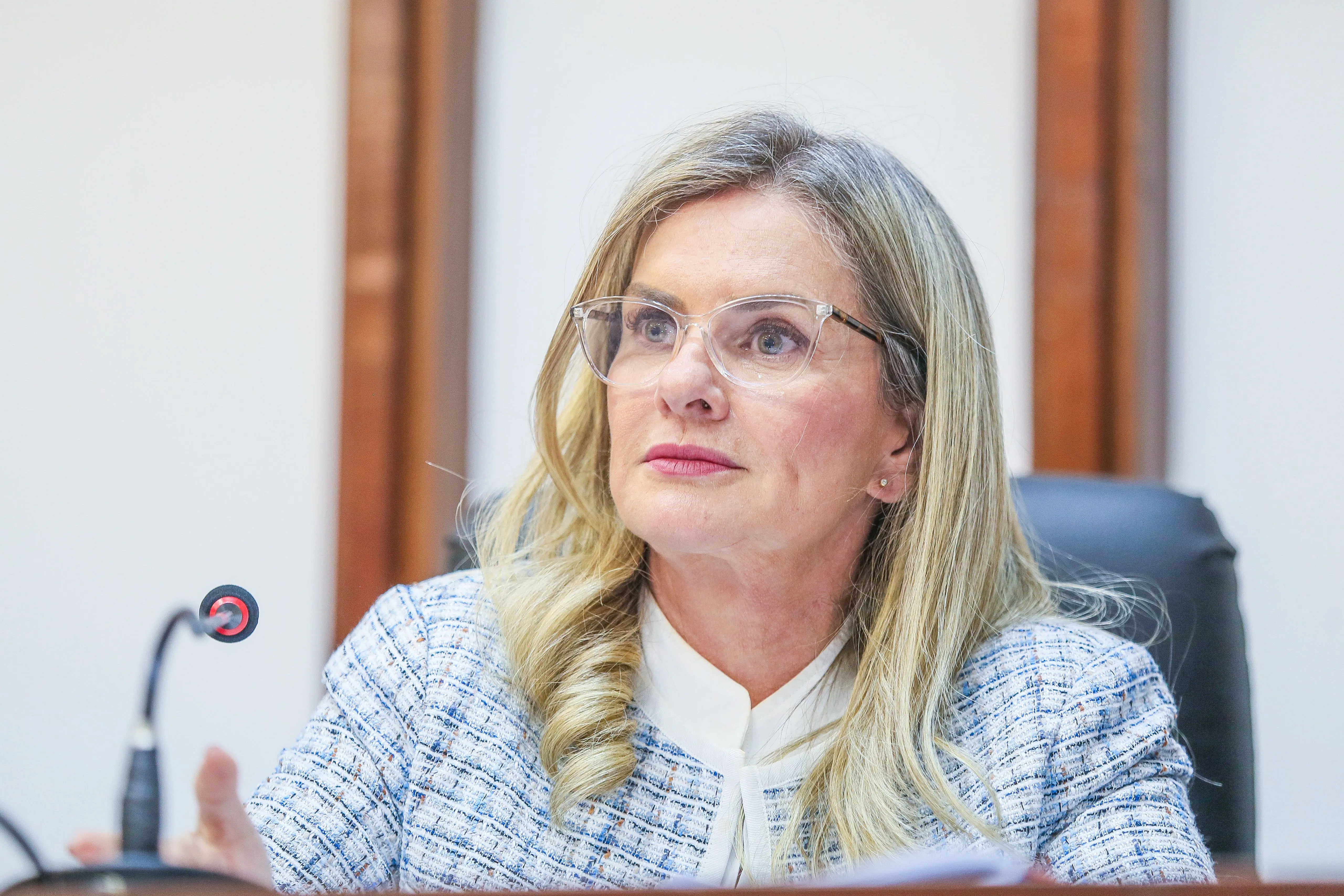 Ivana Bastos tem evolução em quadro clínico, mas segue internada em semi-UTI
