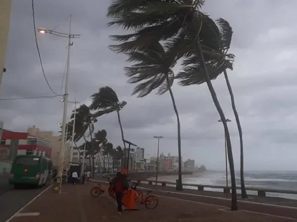 Frente fria mantém chuva em Salvador pelos próximos dias; veja previsão
