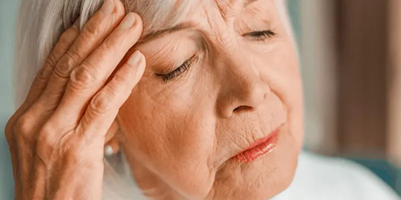 Embora o AVC seja mais comum em idosos, o número de casos em pessoas jovens tem aumentado, impulsionado por hábitos de vida pouco saudáveis/Foto: Reprodução