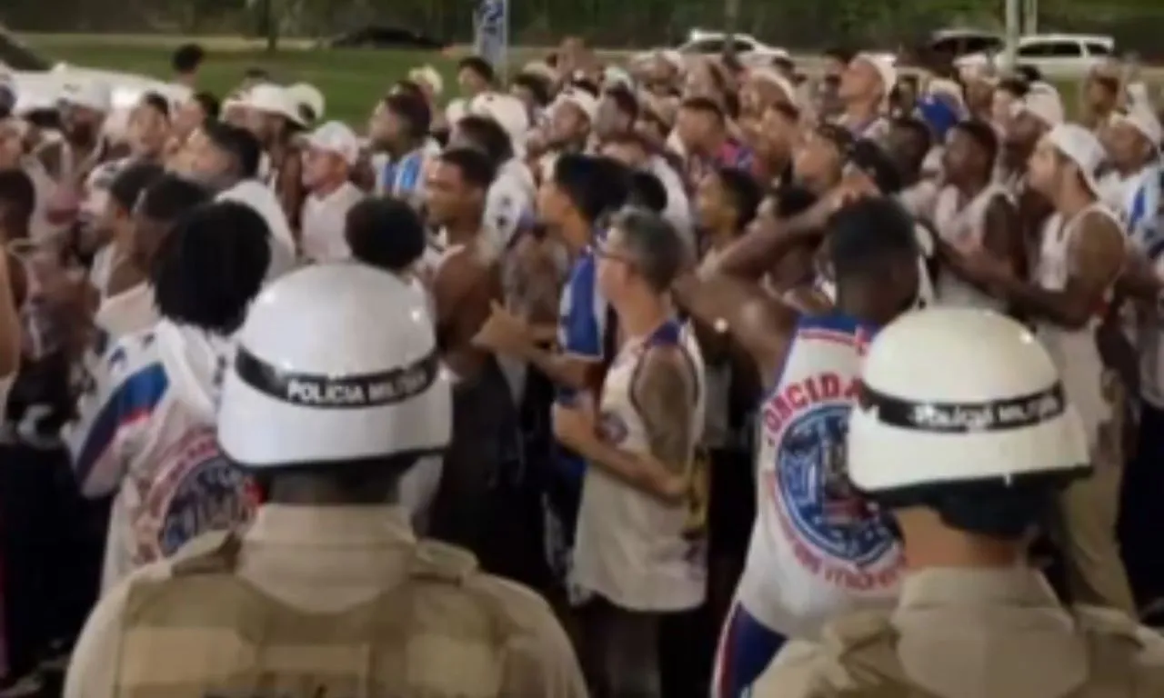 VÍDEO: torcedores do Bahia protestam após derrota para o Remo na Copa do Brasil