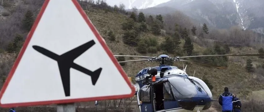 Queda de avião na França: caixa-preta está danificada, diz ministro