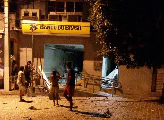 Bandidos fazem reféns durante ataque a agência bancária em Nordestina