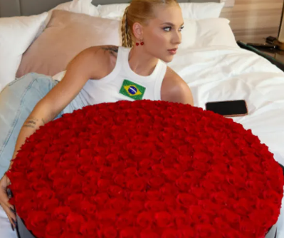 Nesta sexta-feira (12), Dia dos Namorados, a influenciadora Virginia recebeu flores em Nova York e o jogador e ex-namorado Vinicius Jr. comentou a publica&ccedil;&atilde;o.| Reprodu&ccedil;&atilde;o: Redes Sociais