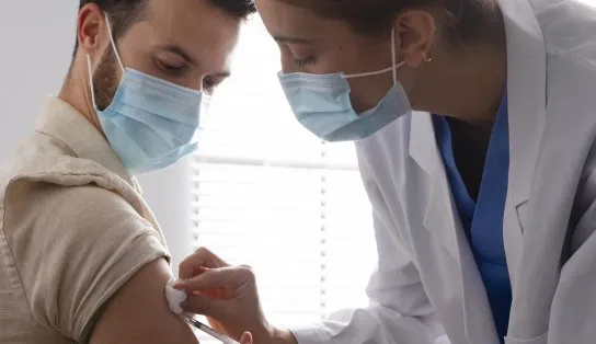 Salvador retoma vacinação contra a influenza e outras doenças do calendário básico de imunização; confira pontos