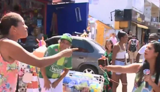 "Bafafá" em Pernambués tem "manguaça", briga de ex-ficantes e repórter quase levando tapa no rosto; assista  