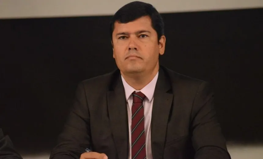 Secretário municipal denuncia golpe de estelionatários que usavam foto dele na Internet