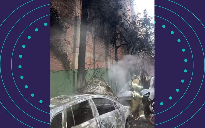 O Corpo de Bombeiros orienta que, ao identificar fuma&ccedil;a ou fogo, a popula&ccedil;&atilde;o acione imediatamente o telefone 193 e evite se aproximar da &aacute;rea de inc&ecirc;ndio para reduzir riscos/Foto: Redes Sociais&nbsp;