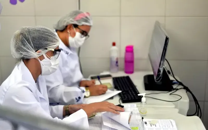 A Secretaria Municipal da Saúde de Salvador reforça o quadro de profissionais para ampliar o atendimento nas unidades básicas de saúde e hospitais da rede pública da capital baiana/Foto: Jefferson Peixoto/Secom