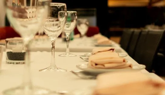 Teto de restaurante de luxo desaba em Salvador por conta das fortes chuvas 