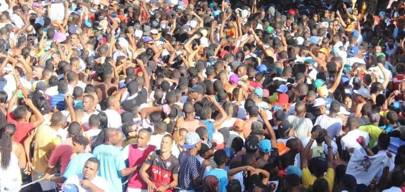 Programa ‘Ronda’ flagra cenas lamentáveis de briga durante Carnaval em Salvador