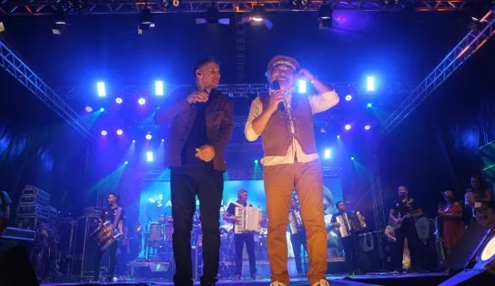 Cerca de 15 mil pessoas lotam a praça Landulfo Alves no primeiro dia de shows do 1º Festival de Forró de Riachão
