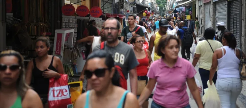 Pesquisa revela queda na compra de produtos pirateados no Brasil