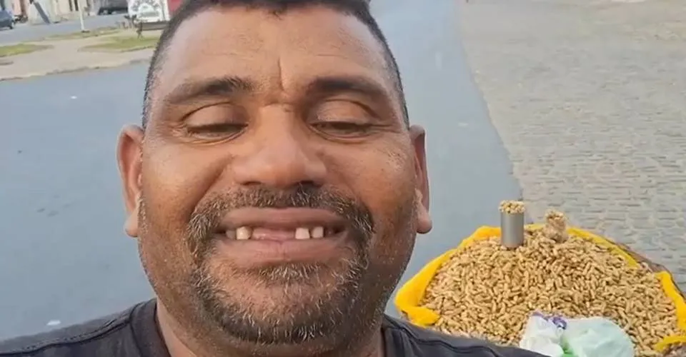 Ajuda, Bell Marques! Fã perde a dentadura após pular muito em show em Euclides da Cunha; vídeo
