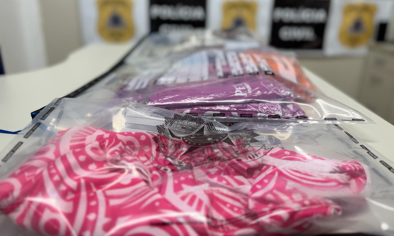 Trio &eacute; preso por venda ilegal de abad&aacute;s de blocos e camarotes em Salvador.Foto: SSP-BA