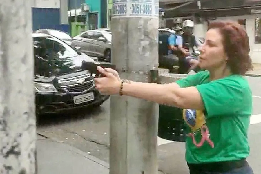 5 anos de prisão: STF condena Carla Zambelli por perseguição armada