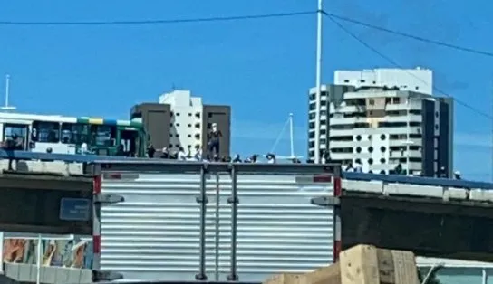 Com ameaça, protesto em viaduto trava trânsito em vários pontos de Salvador 