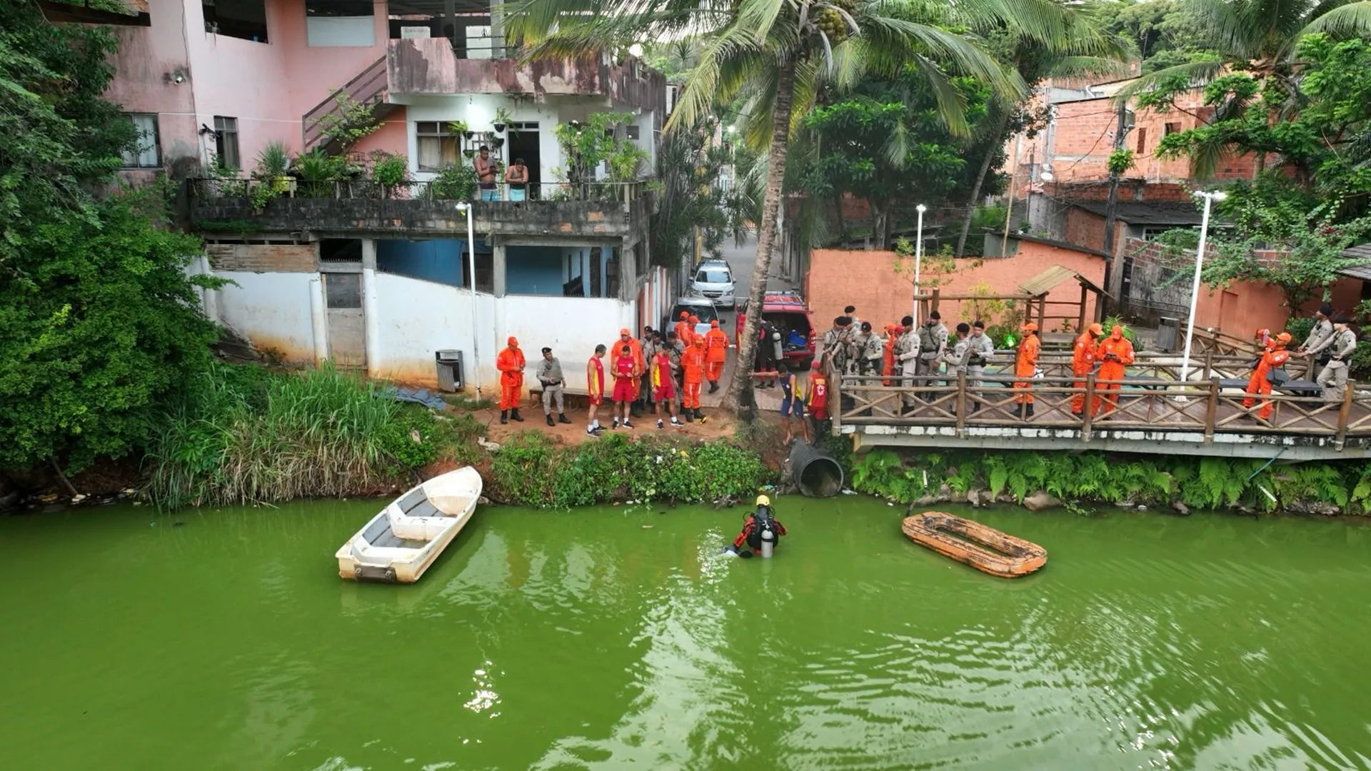 Após dois dias, bombeiros encontram corpo na Lagoa da Timbalada
