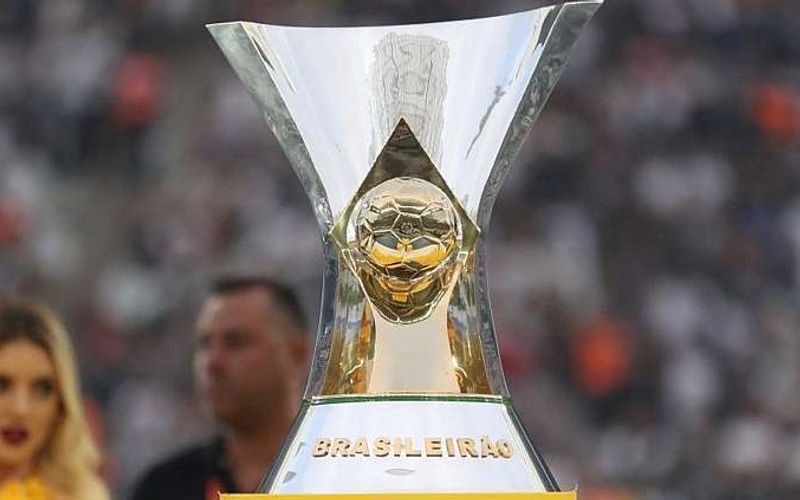 A ta&ccedil;a do Brasileir&atilde;o passou a ter esse modelo em 2014 e simboliza a elite do futebol nacional, sendo um dos trof&eacute;us mais disputados da Am&eacute;rica do Sul/Foto: Lucas Figueiredo