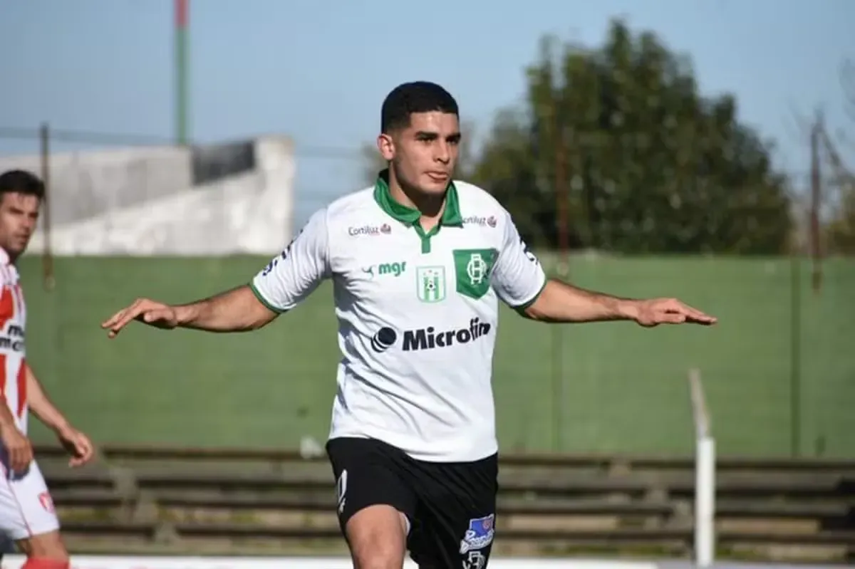 Michel Araújo quando atuava pelo Racing uruguaio. Foto: Divulgação/Racing