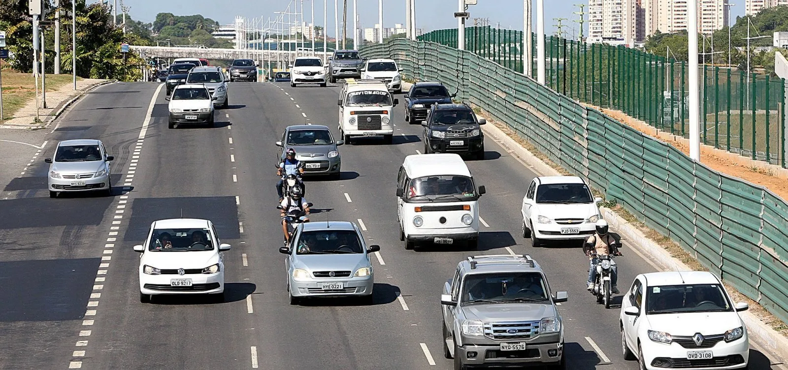 Senado analisa projeto que protege comprador de carro usado de multas antigas