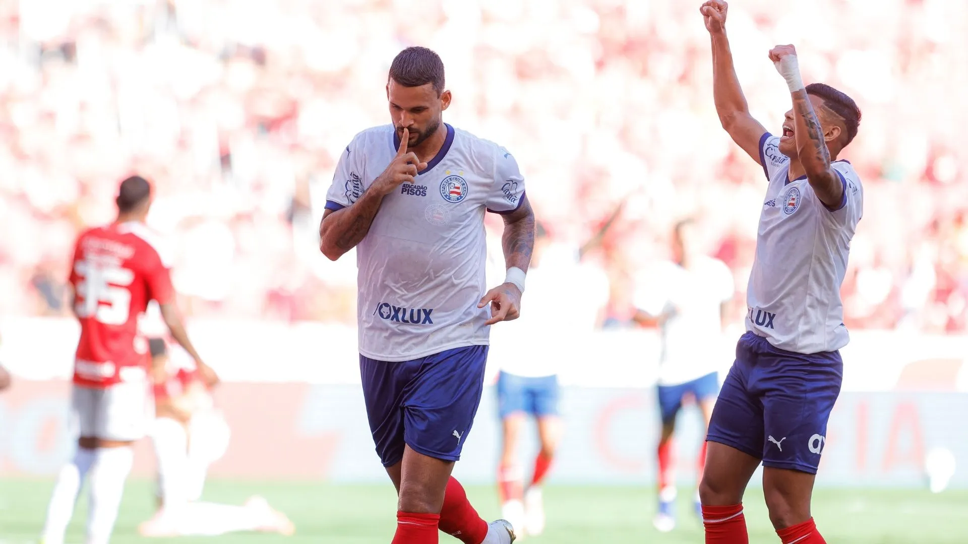 Bahia vence Inter no Beira-Rio e segue no G-4 do Brasileirão