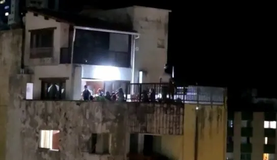 VÍDEO: moradora denuncia aglomeração em cobertura de prédio na Barra; "fazendo pouco caso da situação"	