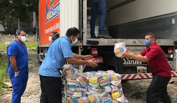 Rede de supermercados distribui lote de 10 mil cestas básicas em instituições sociais de Salvador