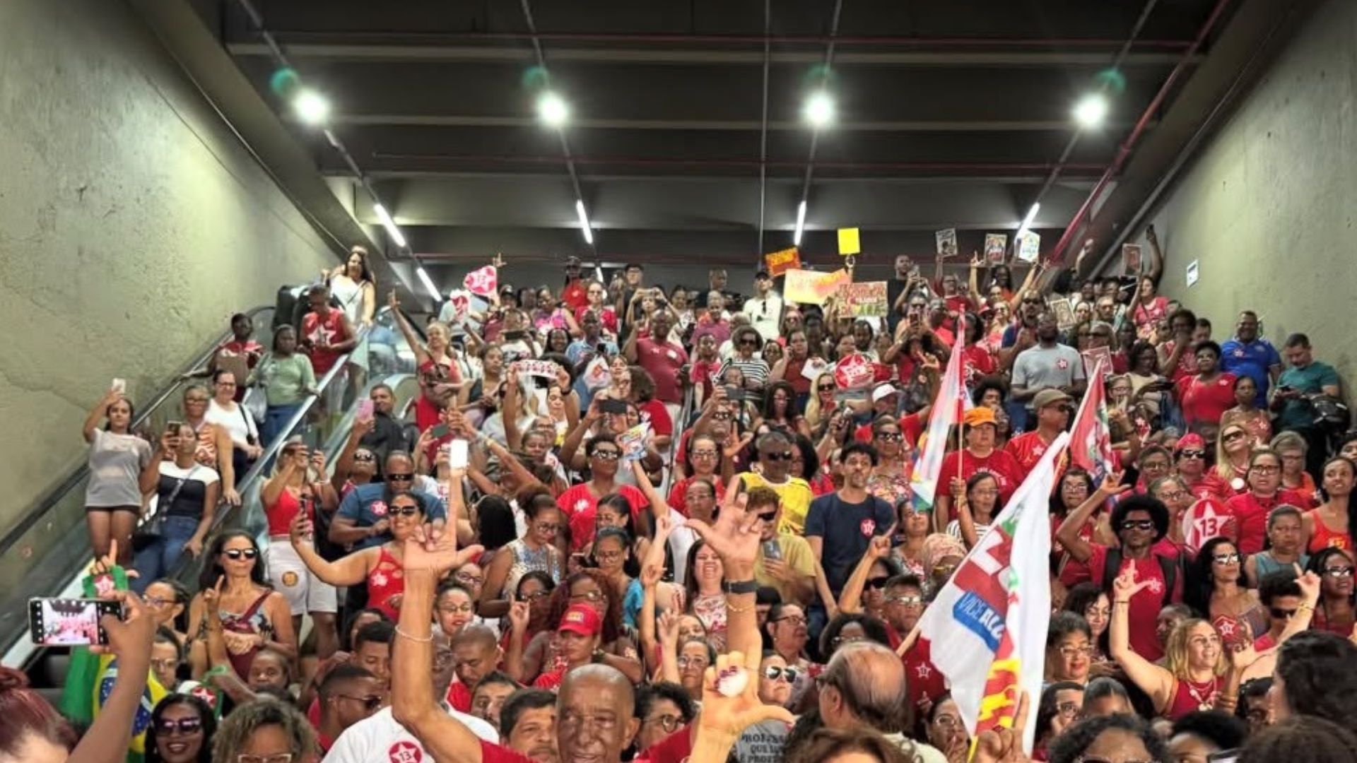 Mobiliza&ccedil;&atilde;o na Esta&ccedil;&atilde;o da Lapa; Foto: Professor Rui / Instagram