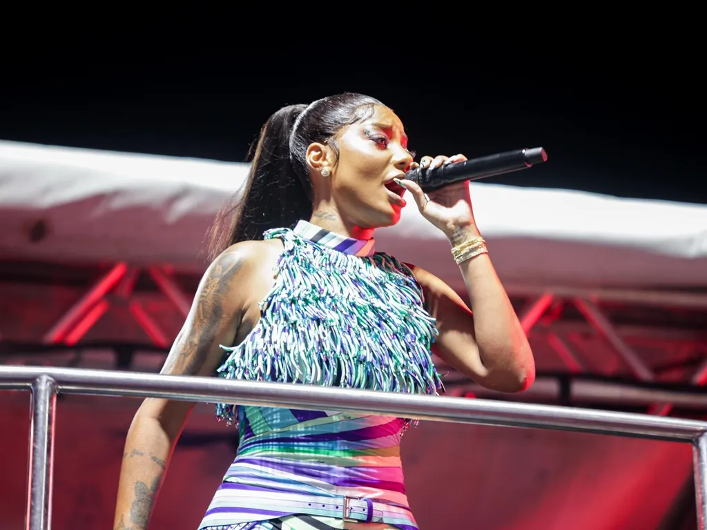 Ludmilla canta sucessos da Axé Music no Circuito Dodô