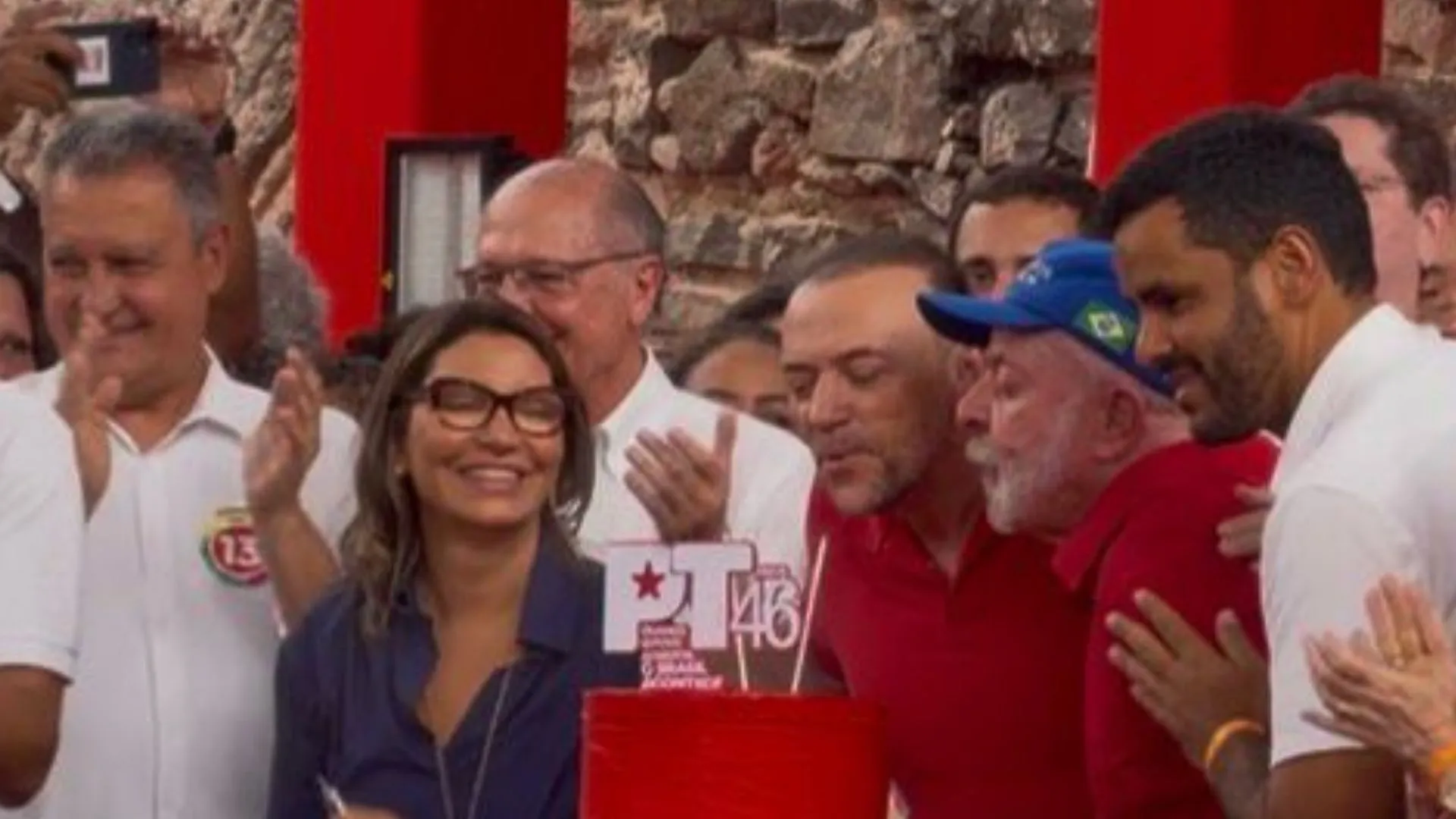 Em Salvador, Lula adota tom de campanha e descarta versão ‘paz e amor’