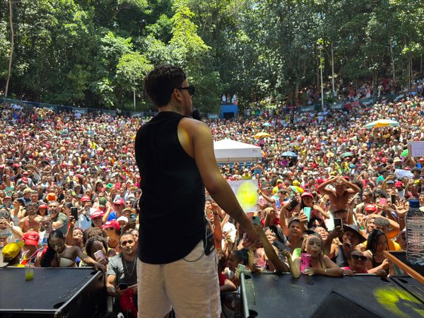 Thiago Aquino fará shows no Campo Grande, Barra Ondina e em mais dois bairros de Salvador. Foto: Bia Lago / TV Aratu
