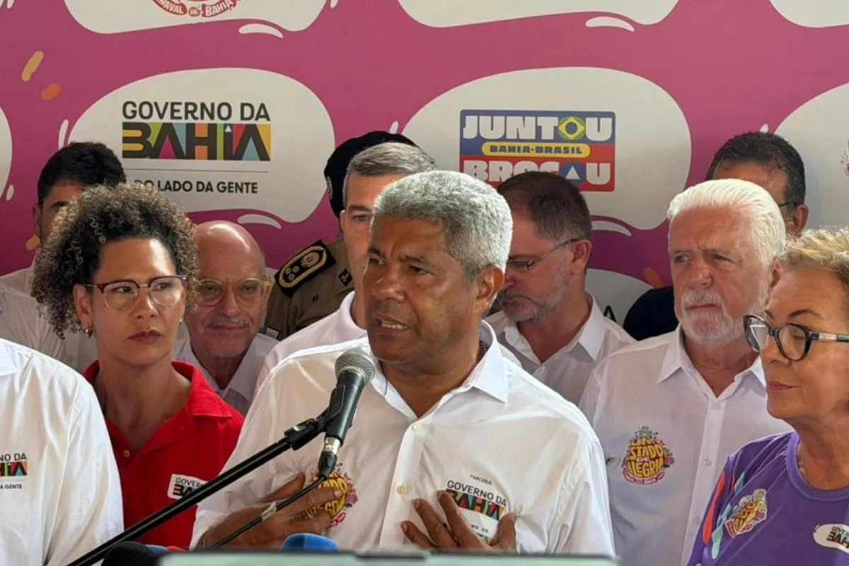 Jerônimo rebate críticas por viagem ao interior durante o Carnaval