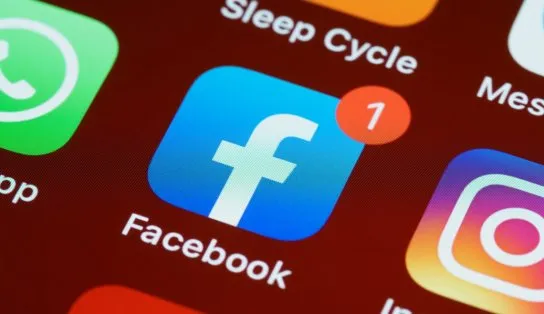 União Europeia aplica multa de R$ 2 bilhões ao grupo Meta, responsável pelo Facebook 