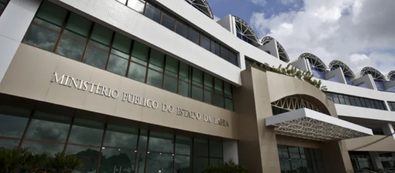 “PROFANO?”: Procurador pede cancelamento do decreto de prefeito baiano que entregou cidade a Deus