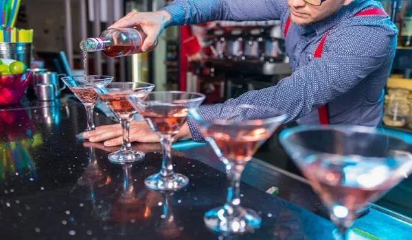 Simm e Simm Mulher oferecem mais de 100 vagas de emprego para esta terça-feira; confira