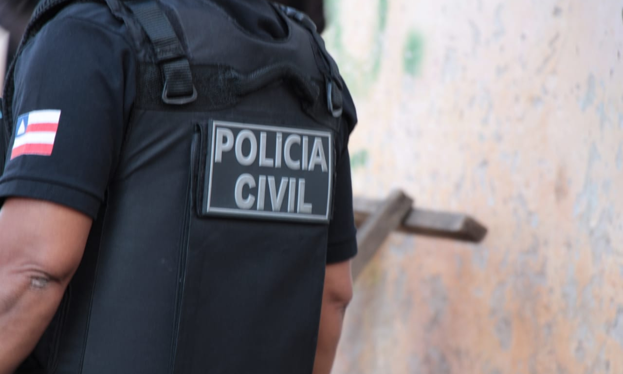 Homem &eacute; preso por agredir m&atilde;e, atacar irm&atilde;o e estrangular animal na Bahia.Divulga&ccedil;&atilde;o | PCBA