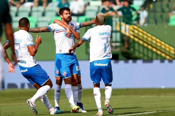 Em jogo de 10 gols, Bahia vence Goiás e dorme na 15ª posição